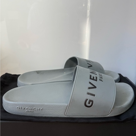 Givenchy Paris Light Gray Pool Slides 🏖️ - Picture 4 of 7